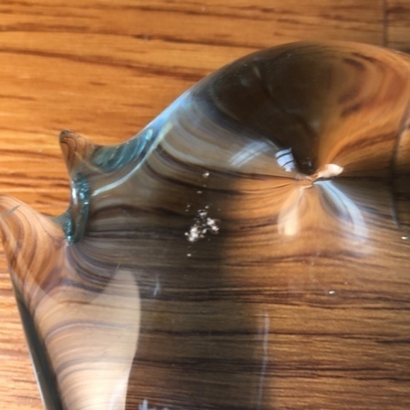 GLASS WHALE FISH | Beautiful Solid Glass Whale Fish Paperweight. - Picture 6 of 6